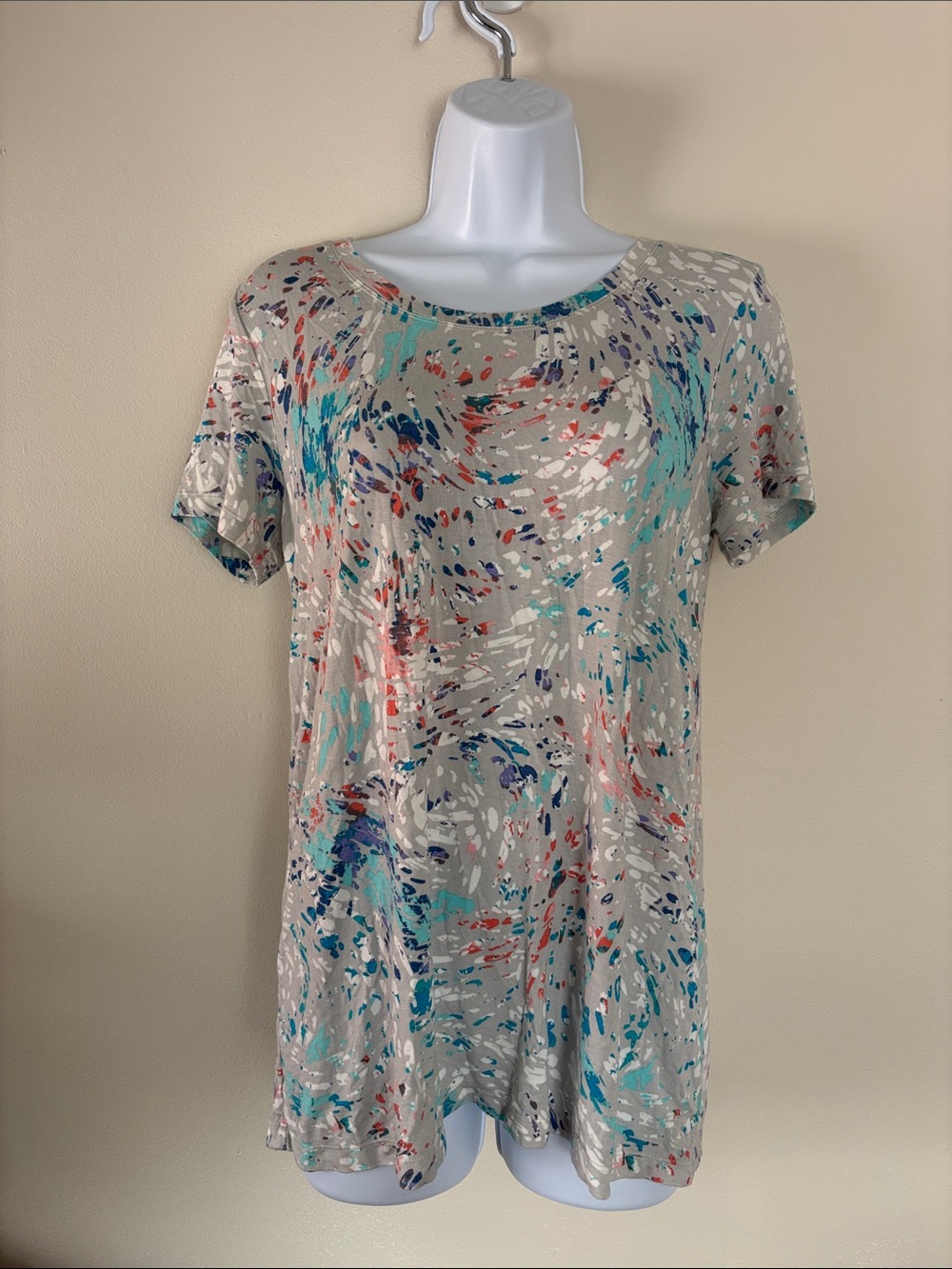 Women's Short Sleeve Abstract Print Short Sleeve Top - Grey/Turquoise